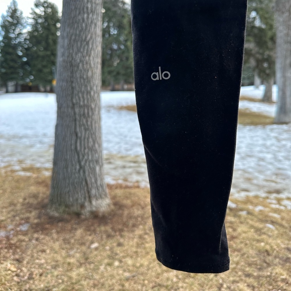 Black cropped alo leggings